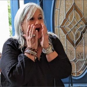 Meet your Posher, Robin